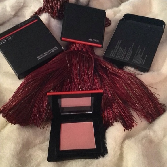 InnerGlow CheekPowder - Picture 3 of 8